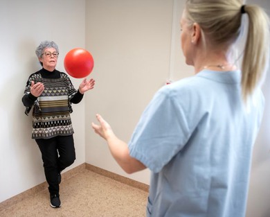 Olika övningar för rehabilitering av äldre patienter på VC eller i hemmetErika Stenbäck Fysioterapeut Lillåns VC