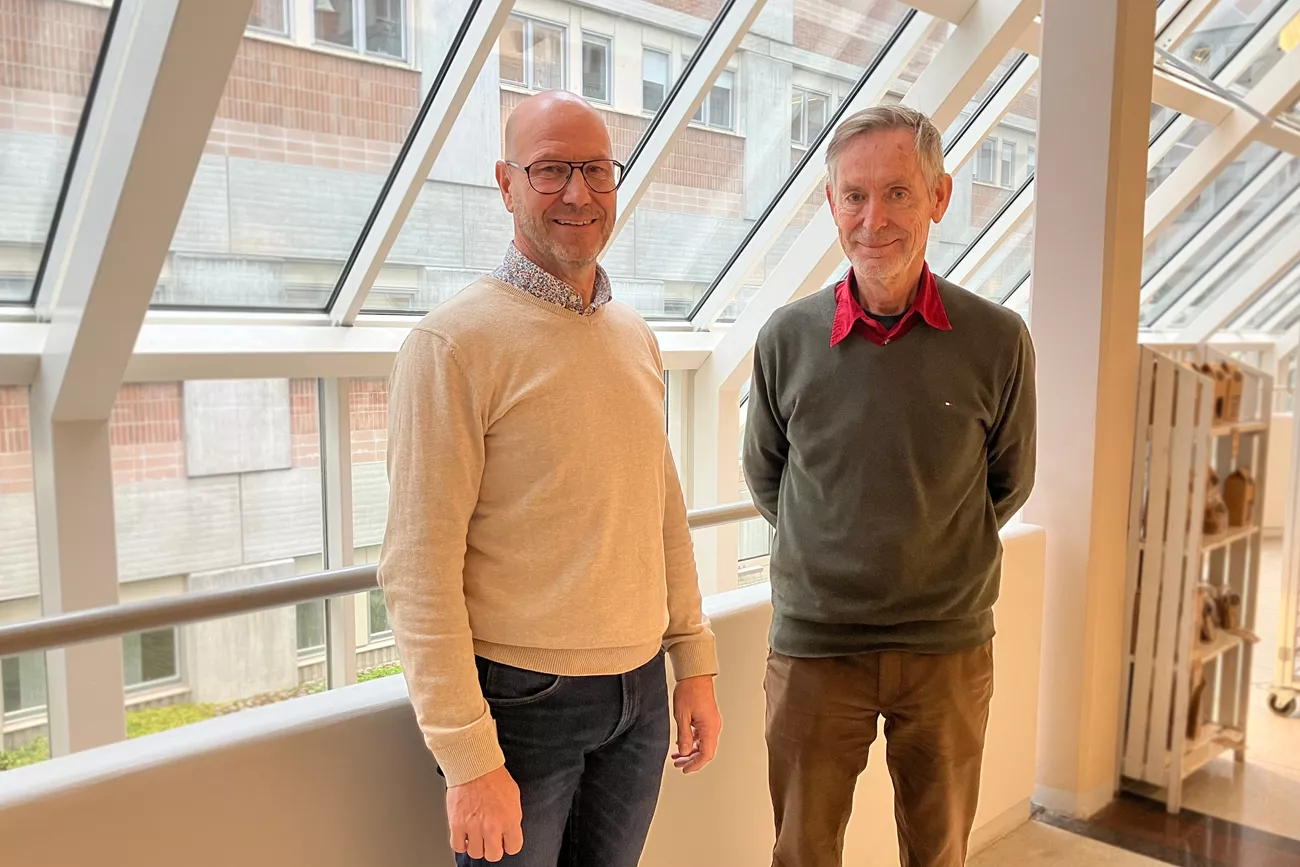 Göran Thörn till vänster och Tomas Vikerfors till höger, på Region Örebro län har spelat stor roll i framtagandet av ett virtuellt sårcentrum. Tomas är överläkare vid infektionskliniken på Universitetssjukhuset i Örebro och Göran är verksamhetsutvecklare inom hälso- och sjukvården.